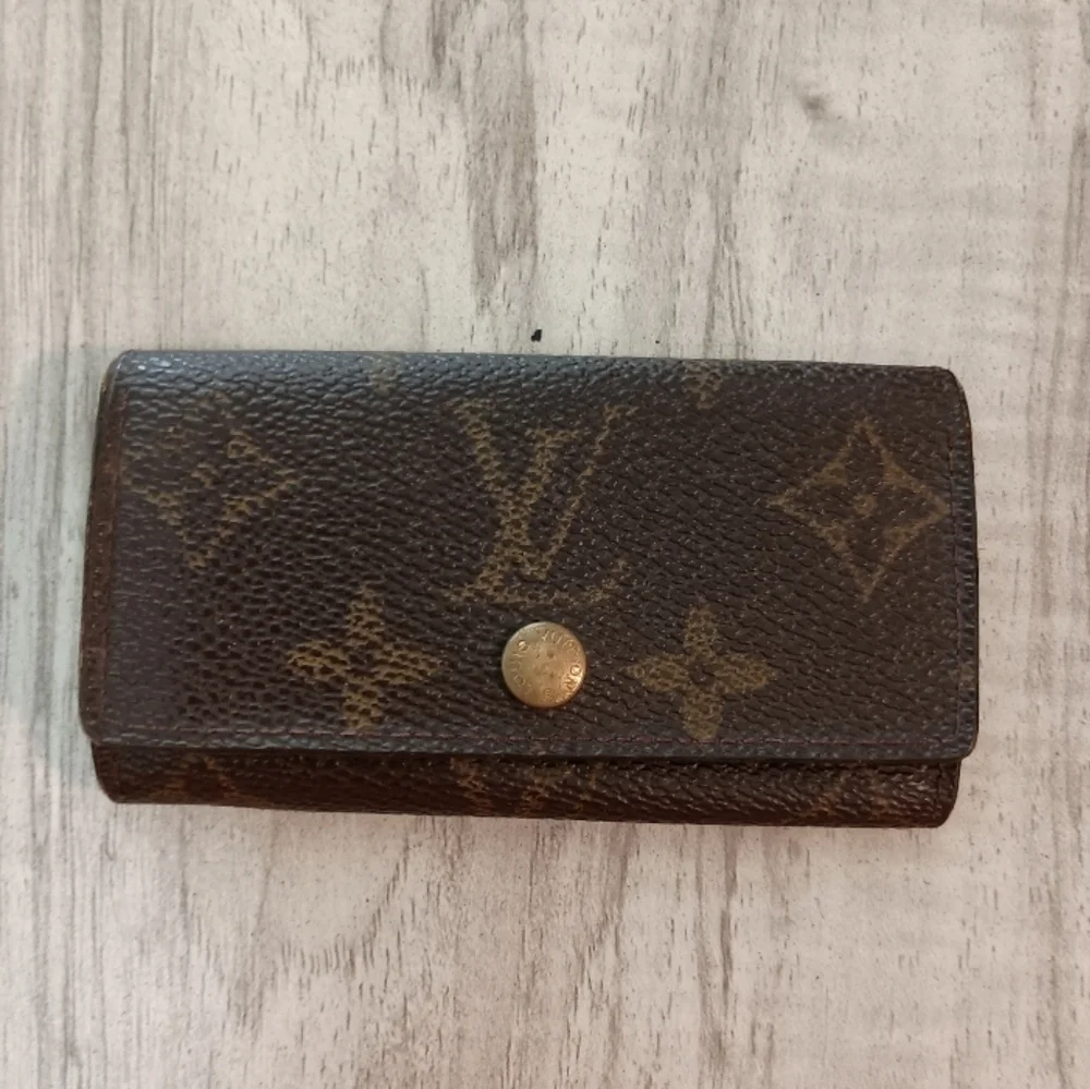 Authentic LOUIS VUITTON Monogram Multicles 4 Key Case